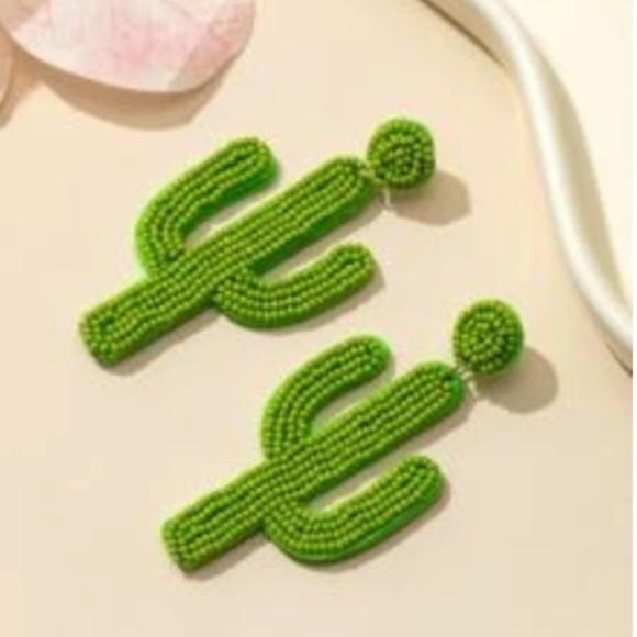 Vitalfinds Jewelry - Large Green Beaded Sajuaro Cactus Earrings
